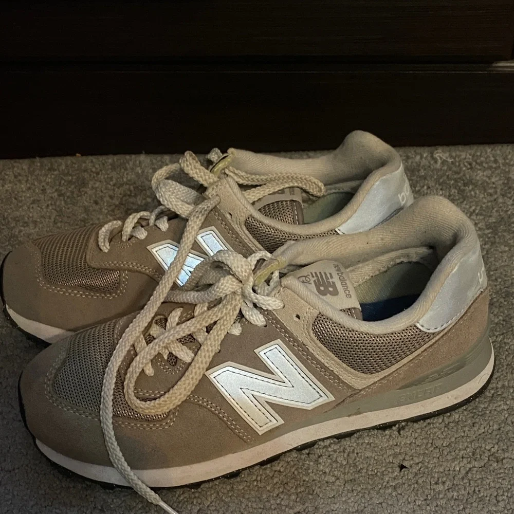 New Balance 574 Core Sneakers - Taupe and Gray Women size 7.5 - Picture 2 of 4